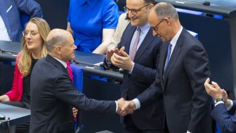 La folle journée de Friedrich Merz, chancelier élu dans la douleur