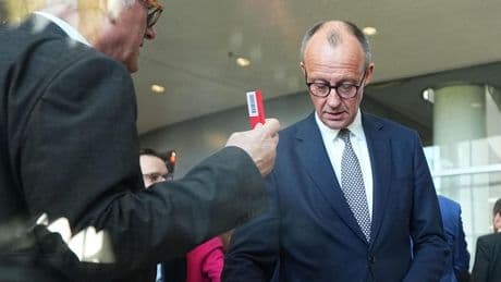 Liveblog: Die Kanzlerwahl von Friedrich Merz: Kabinett will noch heute Posten streichen