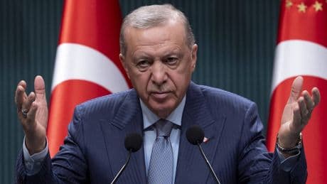 Türkei: Erdoğan lässt CHP-Zentrale stürmen – deutsche Politik empört
