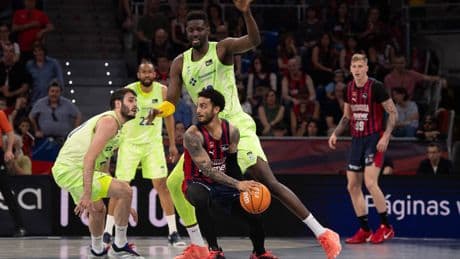 Un Howard galáctico dinamita la opciones del Barça de ser cuarto