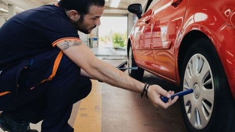Operación Salida: un 20% de los coches en Madrid tienen ruedas y suspensiones deficientes