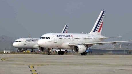 La première compagnie à le faire en Europe: tous les avions d'Air France vont proposer du wifi haut débit gratuit grâce aux satellites Starlink d'Elon Musk