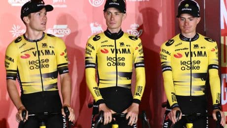 Visma-Lease a Bike kan ondanks brute fietsendiefstal starten in derde etappe Vuelta: ’Aantal teruggevonden in de bosjes’
