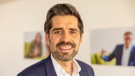 E-Books und Bücher: Bildungsminister Teuber: "Ich brauche das Buch"