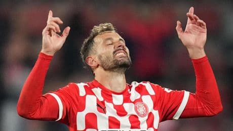Stuani irrumpe como opción para el ataque