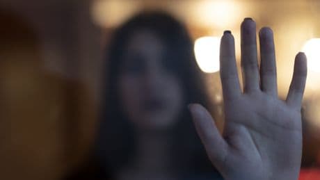 Violenze sessuali in Italia: da Roma a Viareggio, i casi shock riaccendono il dibattito sull’incidenza degli stranieri