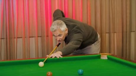 Überraschendes Talent! - Fußball-Legende mit Snooker-Show