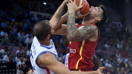 España sucumbe ante Italia y queda en el alambre
