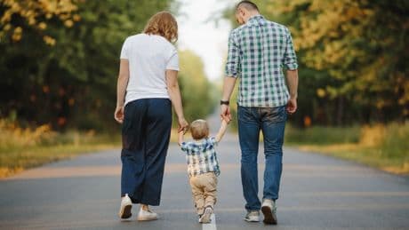 Un juzgado reconoce el permiso parental retribuido de 8 semanas que aún no ha entrado en vigor