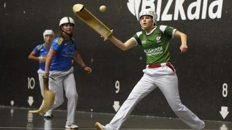 España vence a Euskadi en su primer partido oficial de pelota en Gernika