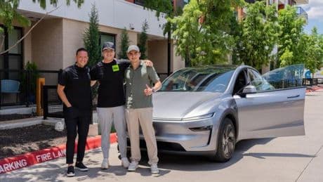 Tesla entrega el primer coche directamente desde la fábrica a la casa del cliente en conducción autónoma