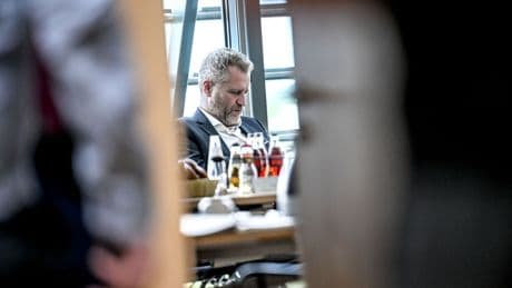 Verdacht auf Geldwäsche: EU-Parlamentsausschuss für Aufhebung von Bystrons Immunität