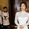 Uncomfortable staff in the background of Lauren Sanchez's bridal photos go viral