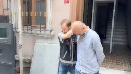 Yer: Beyoğlu! Kediye şiddet uygulayan kişiyi silahla vurdu