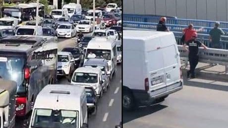 Küçükçekmece’de üst geçitte intihar girişimi! Kilometrelerce araç kuyruğu oluştu