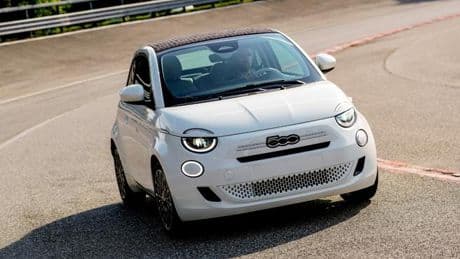 A Mirafiori via alla nuova Fiat 500 ibrida: «Eliminerà la cassa integrazione». I prezzi