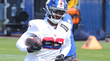 Giants cornerbacks Cor’Dale Flott and Deonte Banks locked in dead heat to win final starting job
