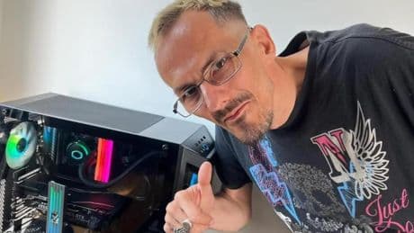 Francia investiga la muerte de un popular 'streamer' que fue humillado y agredido en directo durante meses