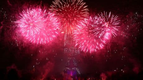 Plus de 1000 drones, des images inspirées du Brésil... Les images du spectaculaire feu d’artifice du 14 juillet à Paris