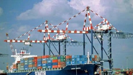 Porti, stop alle navi in Cina, ma da Genova e Livorno è corsa alle spedizioni in Usa