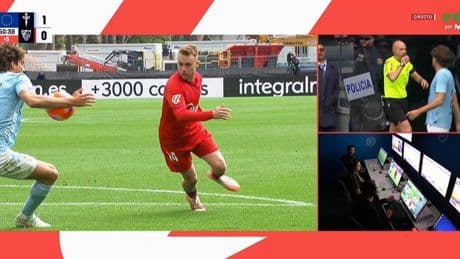 Polémica en el Celta-Sevilla: ¡Roja directa a Marcos Alonso!