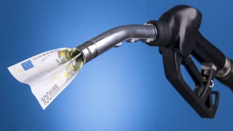 Autofahrer sollen abgezockt werden: Schwere Vorwürfe gegen 11.000 Tankstellen