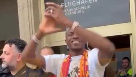 Osimhen ilk üçlüsünü Almanya'da çektirdi