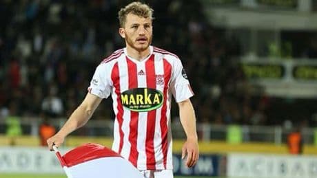 Ziya Erdal, 17 yıl forma giydiği Sivasspor'a veda etti