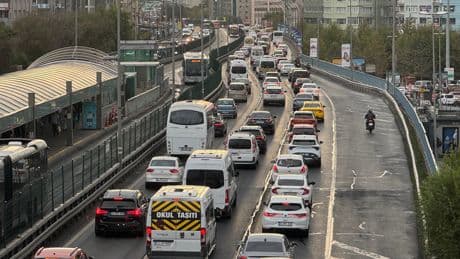 Yeni eğitim öğretim yılının ilk günü! İstanbul'da trafik yoğunluğu arttı