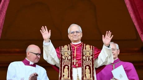 Le nouveau pape Léon XIV, un américain modéré dans le sillage de François