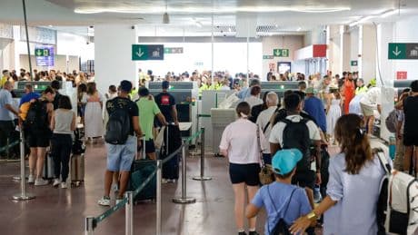 Los trenes entre Galicia y Madrid dejan de circular de nuevo por la reactivación de un incendio