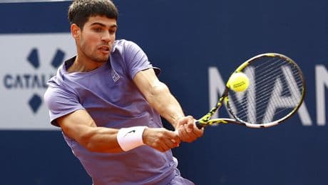 Alcaraz sacude a Fils en una exhibición total y jugará la final del Conde de Godó (6-2 y 6-4)