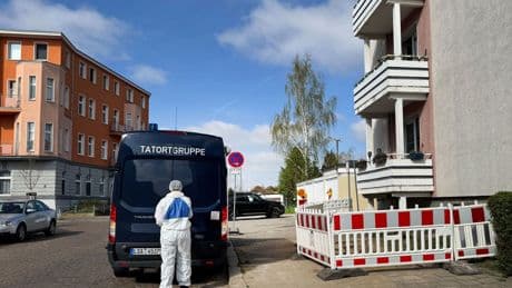 Frau und Kleinkind verletzt: Nach Sturz von Balkon: Frau und Kind außer Lebensgefahr