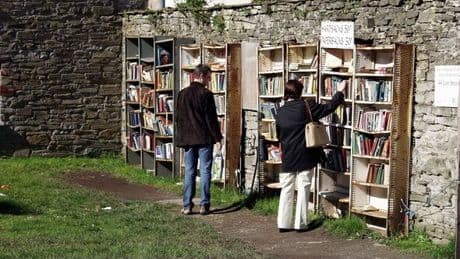 'Perfect' town in Wales homes 'bookshops at every corner and in castles'