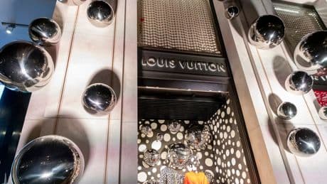 Accord sur les droits de douane : en France, Airbus soulagé, les vins et le luxe sous pression