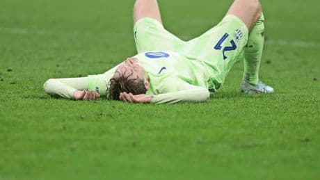 Frenkie de Jong totaal verslagen na uitschakeling FC Barcelona: ’Ik zit nog steeds met die halve finale van Ajax’