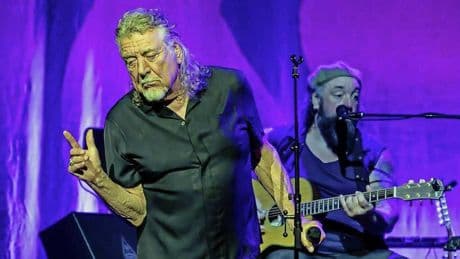 Led Zeppelin-rockgod Robert Plant betovert Carré