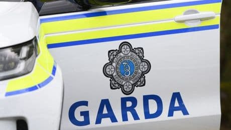 Cops rush to stop bus as passenger 'refused to put cheese and onion crisps away'