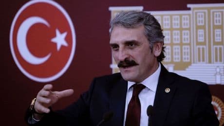 Eski AKP Milletvekili Ahmet Hamdi Çamlı Cumhuriyet'e "kanlı darbe" demişti; halk tepki gösterdi