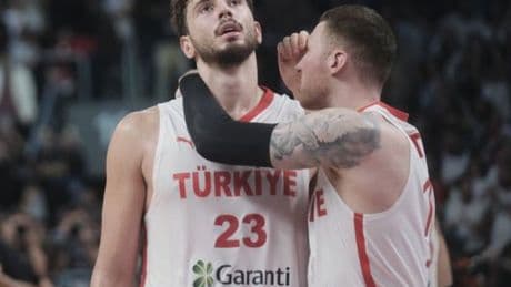 12 Dev Adam'a futbol camiasından tebrik