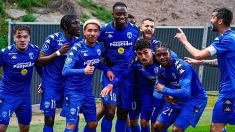 Foot : après leur liquidation en avril, les Chamois Niortais fusionnent avec un autre club de la ville