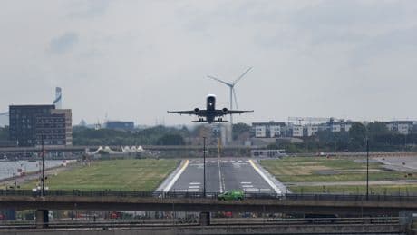 Uluslararası hava yolu şirketleri, Tel Aviv uçuşlarını askıya alma kararını uzattı