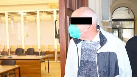 Flüchtlinge zahlten bis 45.000 Euro - Bundeswehr-Unteroffizier als Schleuser angeklagt