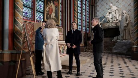 Emmanuel Macron va décorer les artisans de la reconstruction de Notre-Dame de Paris mardi