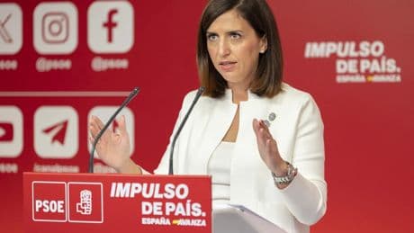 El PSOE llama a Feijóo &quot;carroñero político&quot; por &quot;aprovechar la desgracia&quot; del parón ferroviario para mejorar su imagen