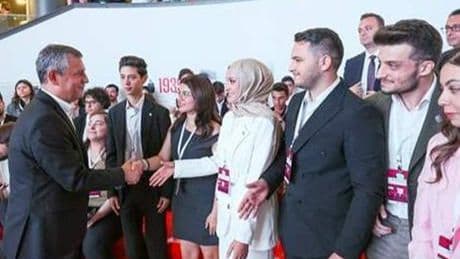 CHP Lideri Özgür Özel, gençlerle bir araya geldi