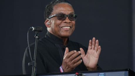 "König des Jazz": Klavier üben - oder YouTube schauen? Pianist Hancock wird 85