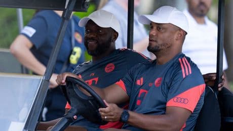 Der „Bayern Insider“ auf US-Tour - Neues bei Barcola, Geheimtrip von Kompany