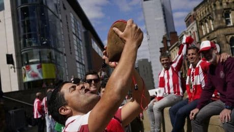 Shambles Square comienza a llenarse de hinchas rojiblancos