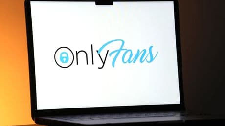 OnlyFans en el punto de mira: este país europeo castigará con cárcel a quienes paguen por contenido sexual personalizado